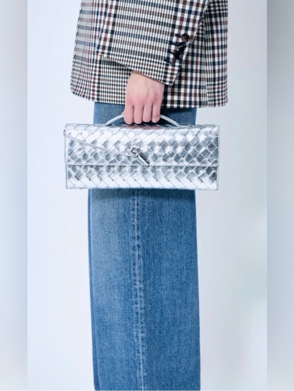 🤎😍 Bottega Veneta Andiamo Dark chocolate Brown OR silver Woven Clutch